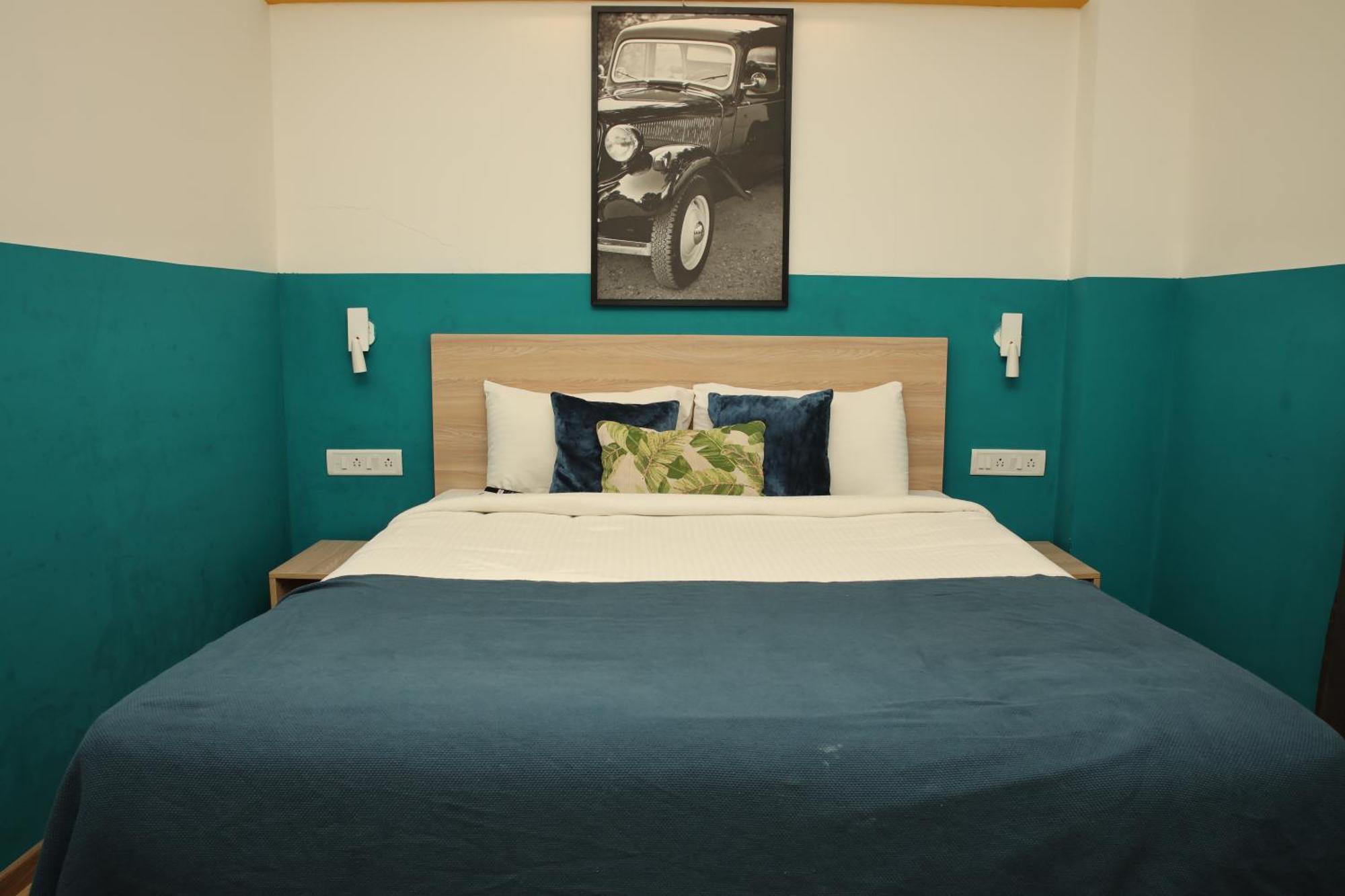 Olive Hotel Indiranagar By Embassy Group 벵갈루루 객실 사진